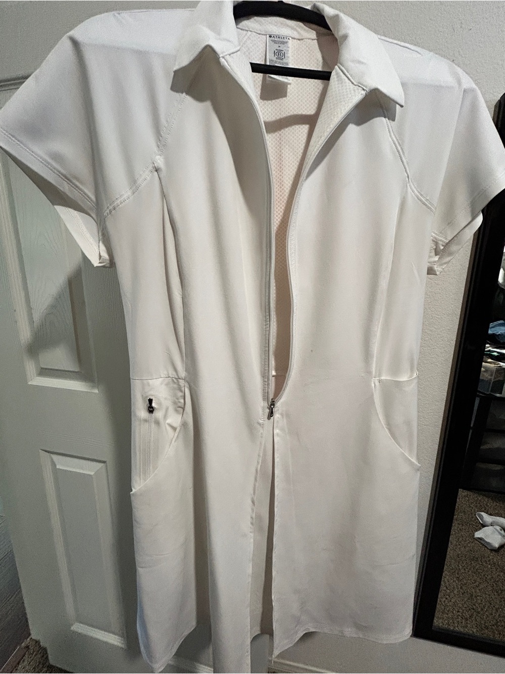 ATHLETA White Zip Front Short Sleeve Tennis Golf Active Dress Medium M Mesh Vent